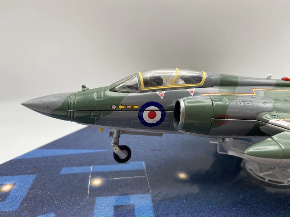 Corgi Fighter Legends AA34107 Hawker Siddeley Buccaneer S.2B Germany 1971 1:72 - Image 4 of 4