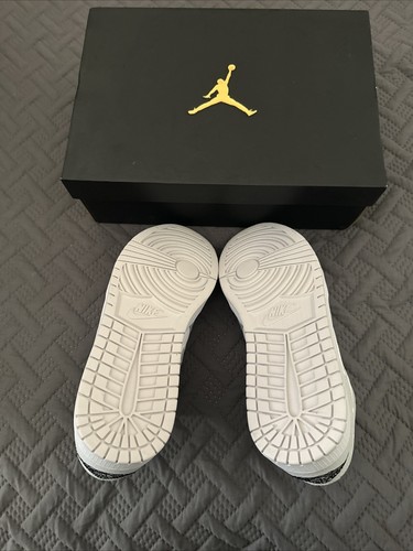11.5 Air Jordan 1 Low White Camo new with box and authenticity - Picture 6 of 8