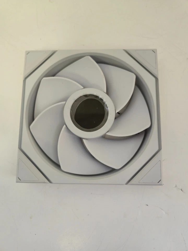 UNTESTED - FAN ONLY - Lian Li Uni Fan TL Wireless LCD 140 Reverse Blade - White - Image 3 of 4