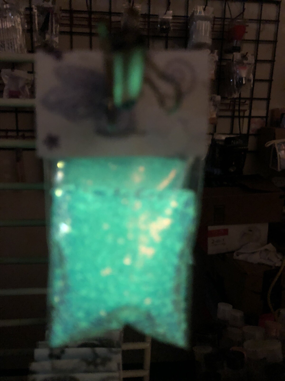 brillo tornasol o aurora borral que brilla en la oscuridad