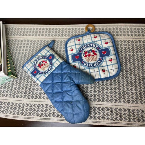 Vintage Quilted Insulated Pot Holder and Oven Mitt Set B&D Farmhouse