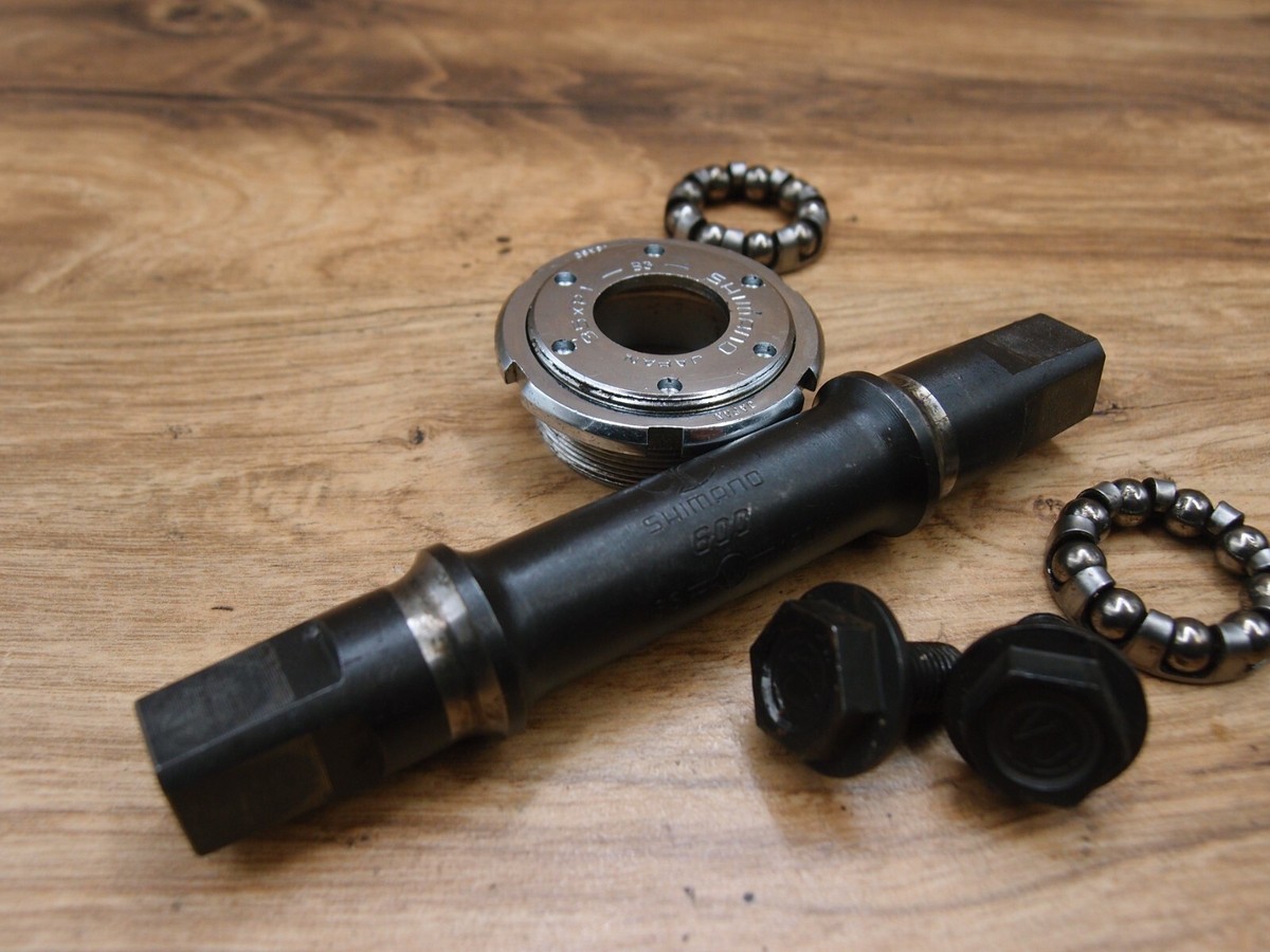 1977 bottom bracket Shimano 600 VIA Japan 120.4 mm FRA / 68