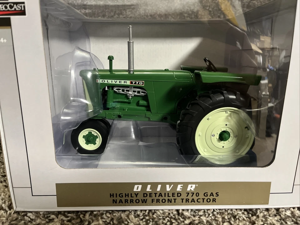 1/16 2022 SpecCast OLIVER 770 GAS NARROW FRONT TRACTOR SCT798 NEW!! - Image 2 of 2