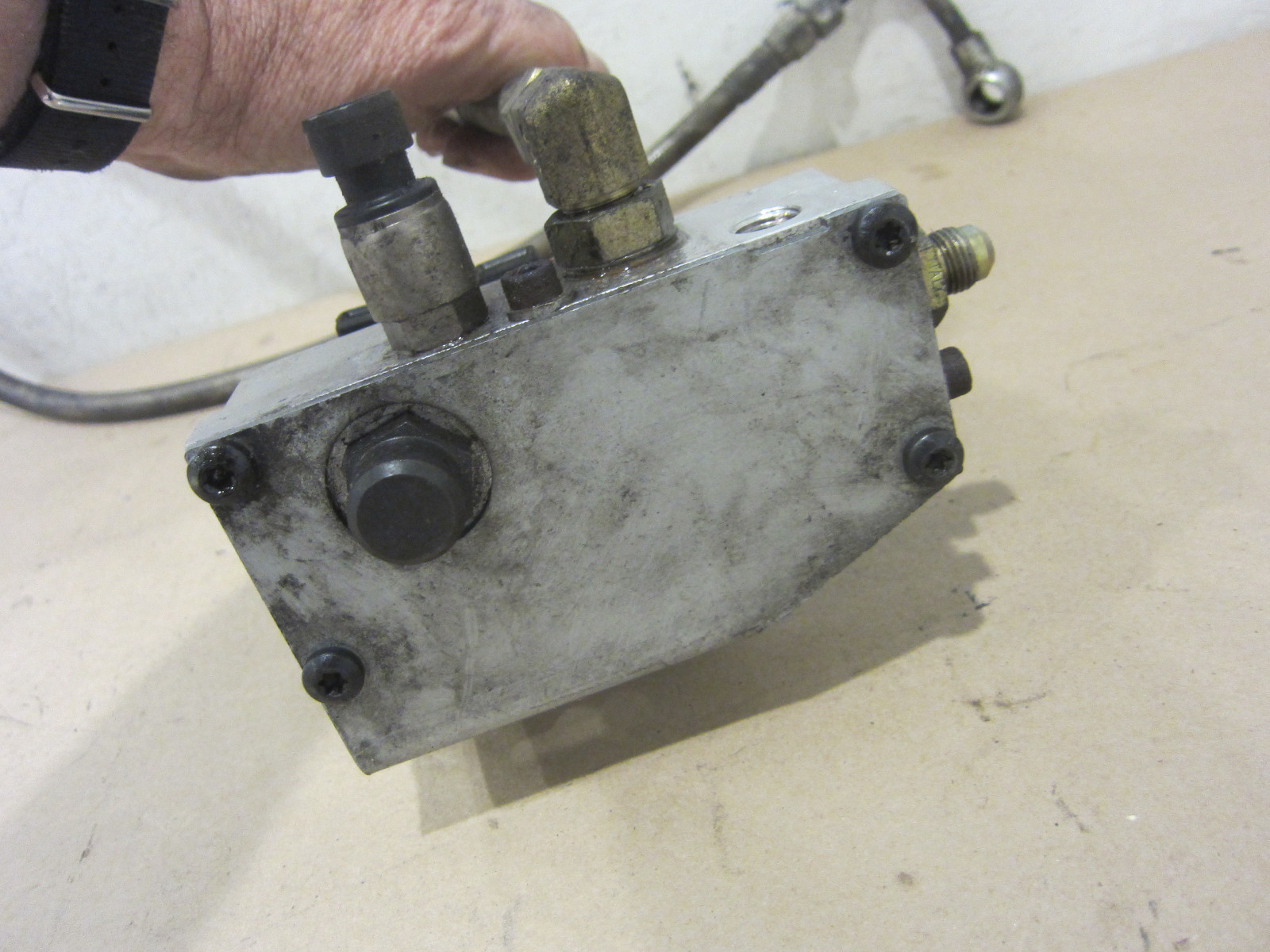 Lamborghini Gallardo 2005 - Suspension Control Valve - P/N  400412185C 