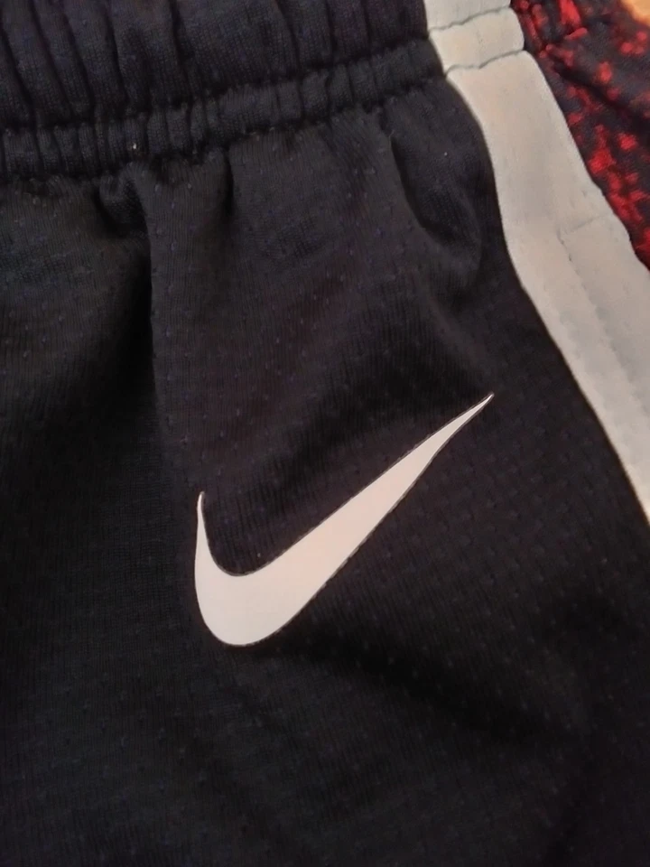 美国队耐克 Dri-Fit 2024 Away 篮球短裤青少年 M 码 (10/12) — 第 4/4 张图片