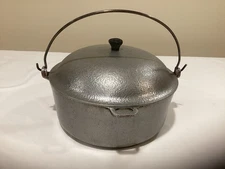 Vintage Club Aluminum Hammercraft Hammered Dutch Oven Pot  4.5 Qt. W/Bail Handle