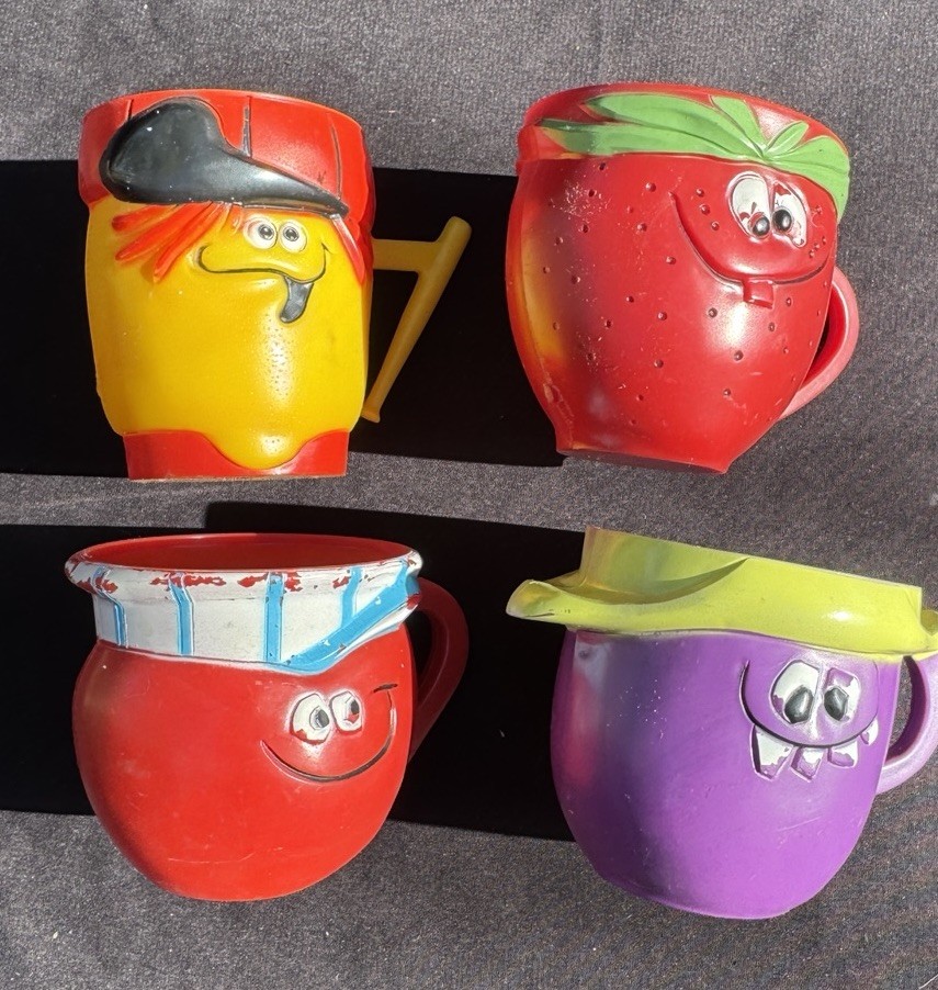 1970’s Pillsbury ファニーフェイス ビンテージ マグ 4個セット 4 Vintage 1969 Pillsbury FUNNY FACE DRINK MIX MUGS Plastic