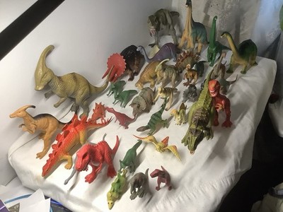 46 Dinosaur Figures Mixed Brands Vintage Jurassic Park, Carnegie,etc