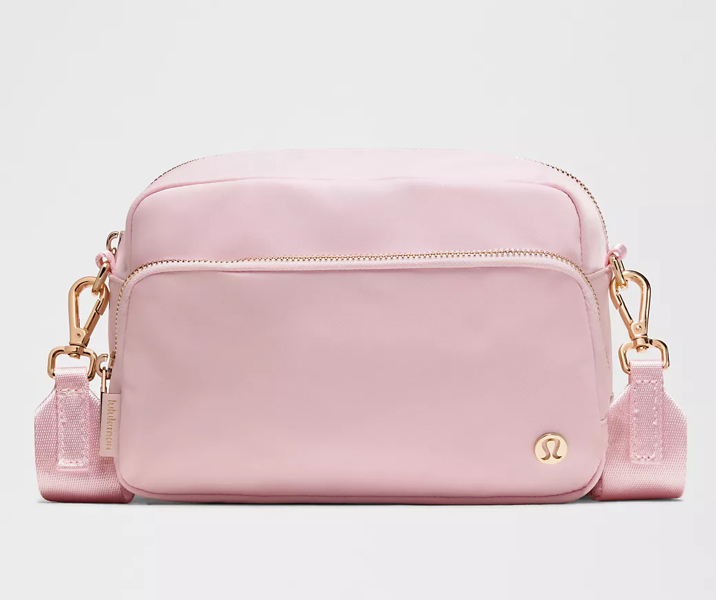 New Lululemon Everywhere Crossbody 2L Large Metal Hardware Color Blissful Pink