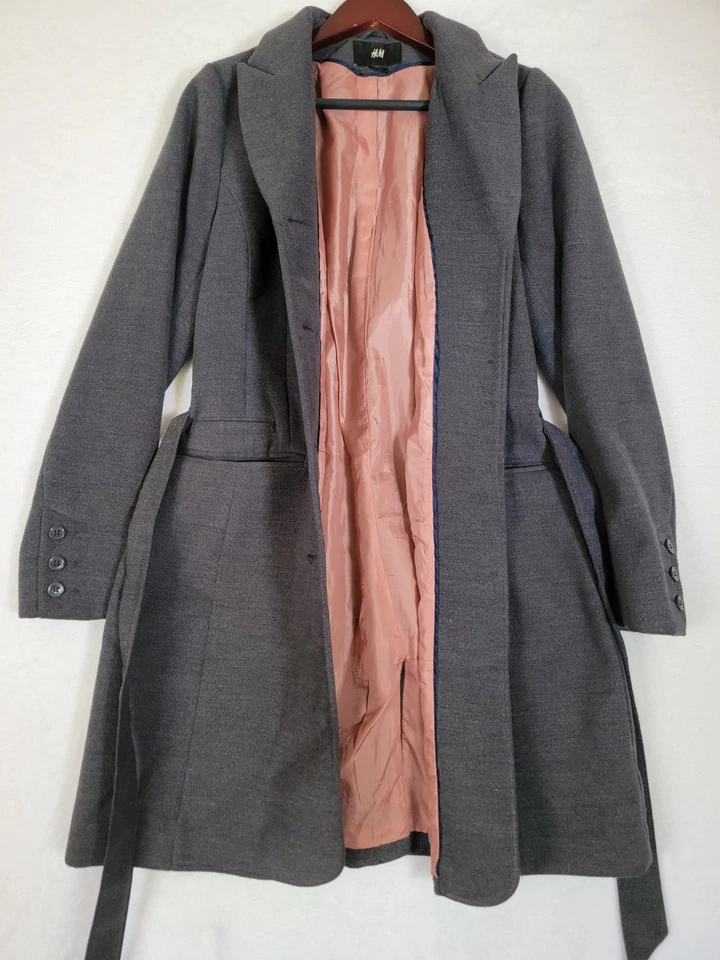 Chaquetón para mujer H&M texturizado ligero de un solo pecho con cinturón gris talla 42 Foto 2 de 4