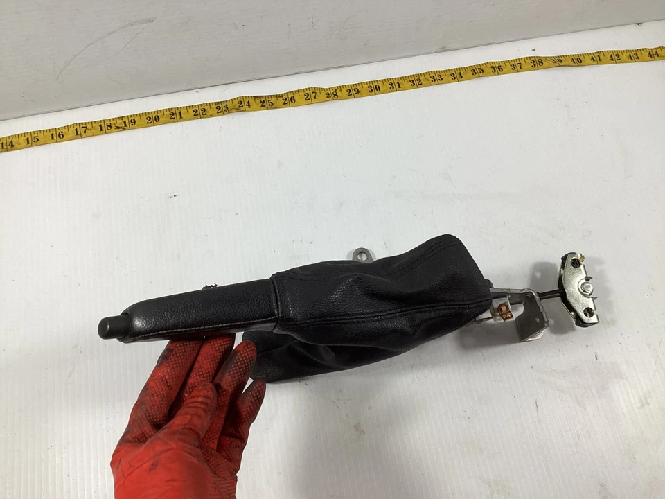 BMW 328I xDrive 2009-2011 manija de freno de estacionamiento de emergencia freno de mano 6764924 OEM. Foto 3 de 4