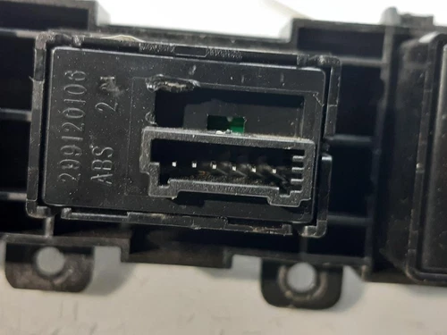 299120106 Bouton De Warning pour KIA CARENS (RP) Business 2017 7011641 - Photo 2/10