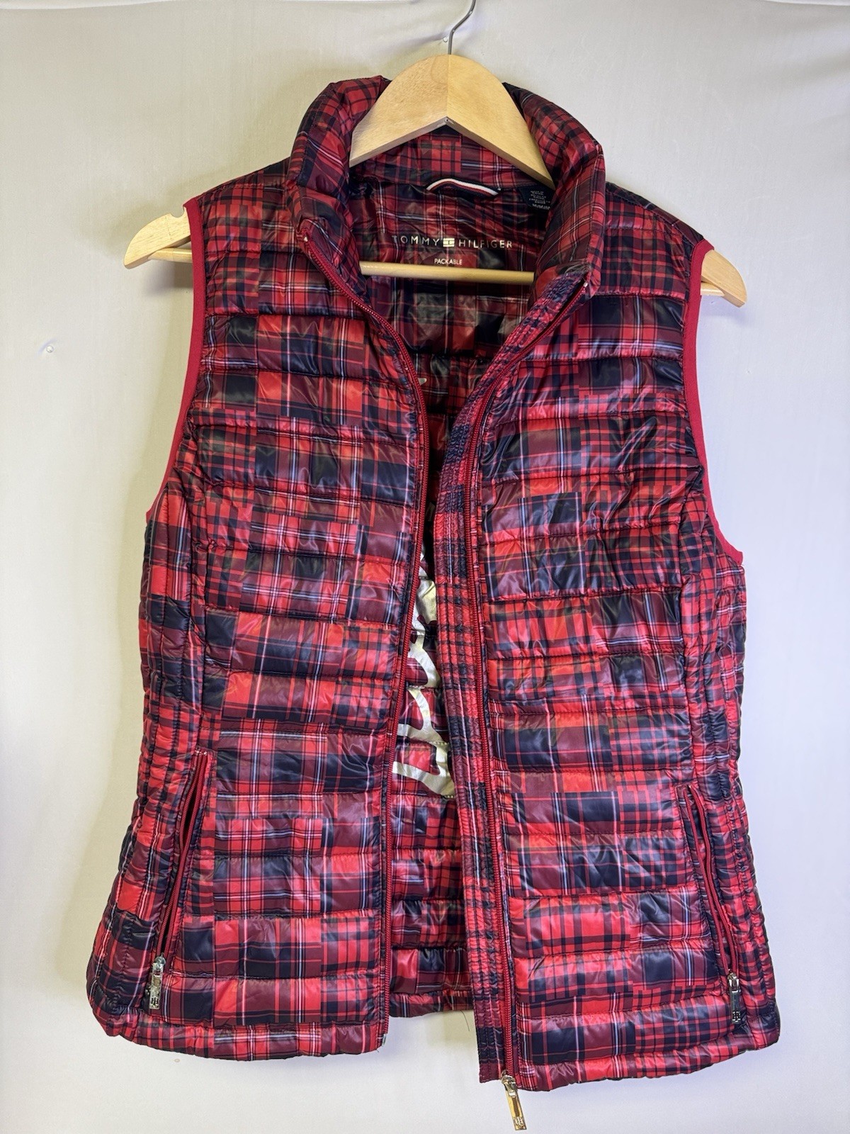 Red Plaid Puffer Vest Lightweight Packable Quilted Zip Size M Tommy Hilfiger