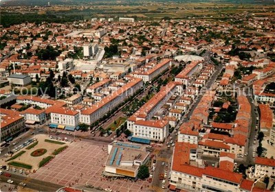 Royan 17 La Grande Place l Avenue Aristide Briand Le Marche Vue aerienne