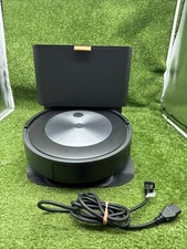 Roomba RVE-Y1  Roomba J7 iRobot Vacuum with Clean Base.    s4