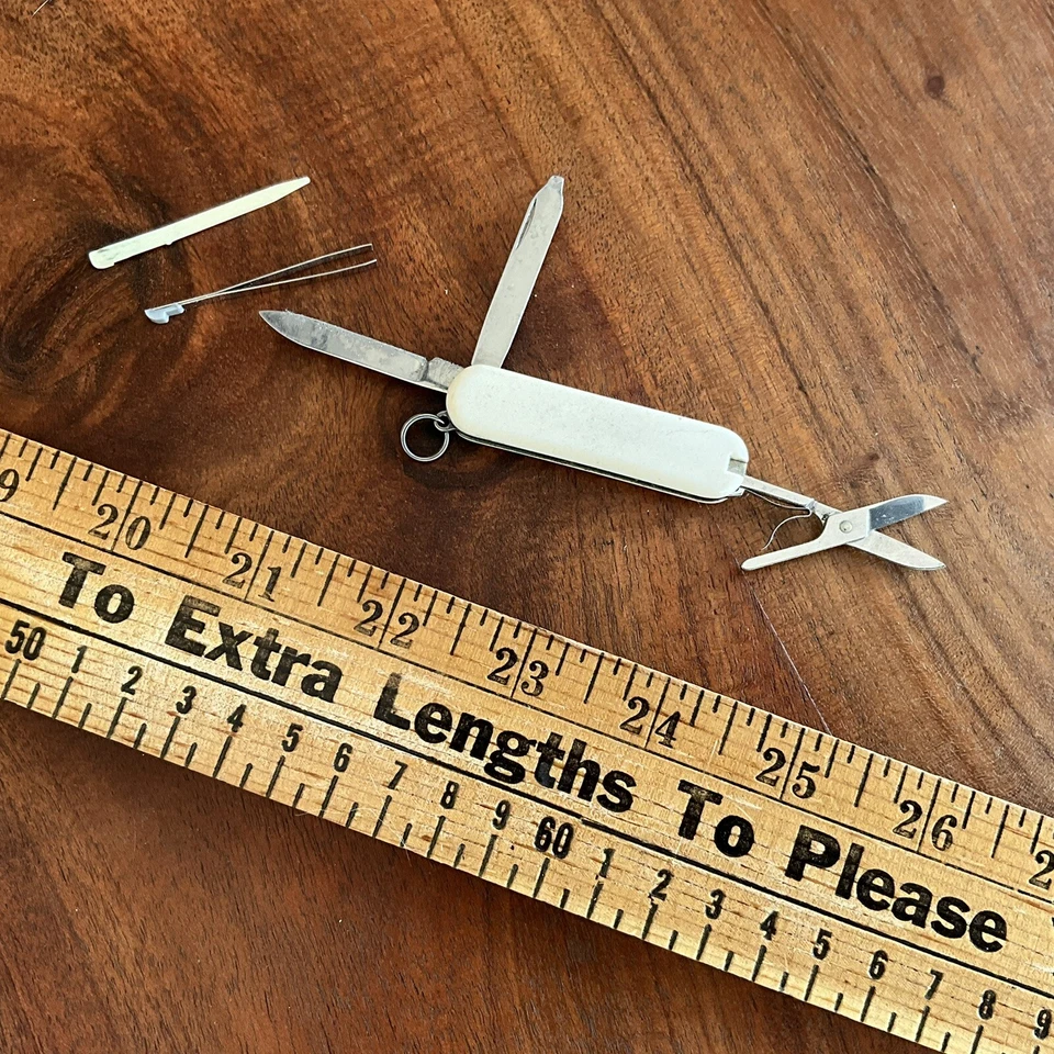 瑞士军刀 Victorinox 58 毫米口袋刀经典 SD 白色 — 第 2/3 张图片