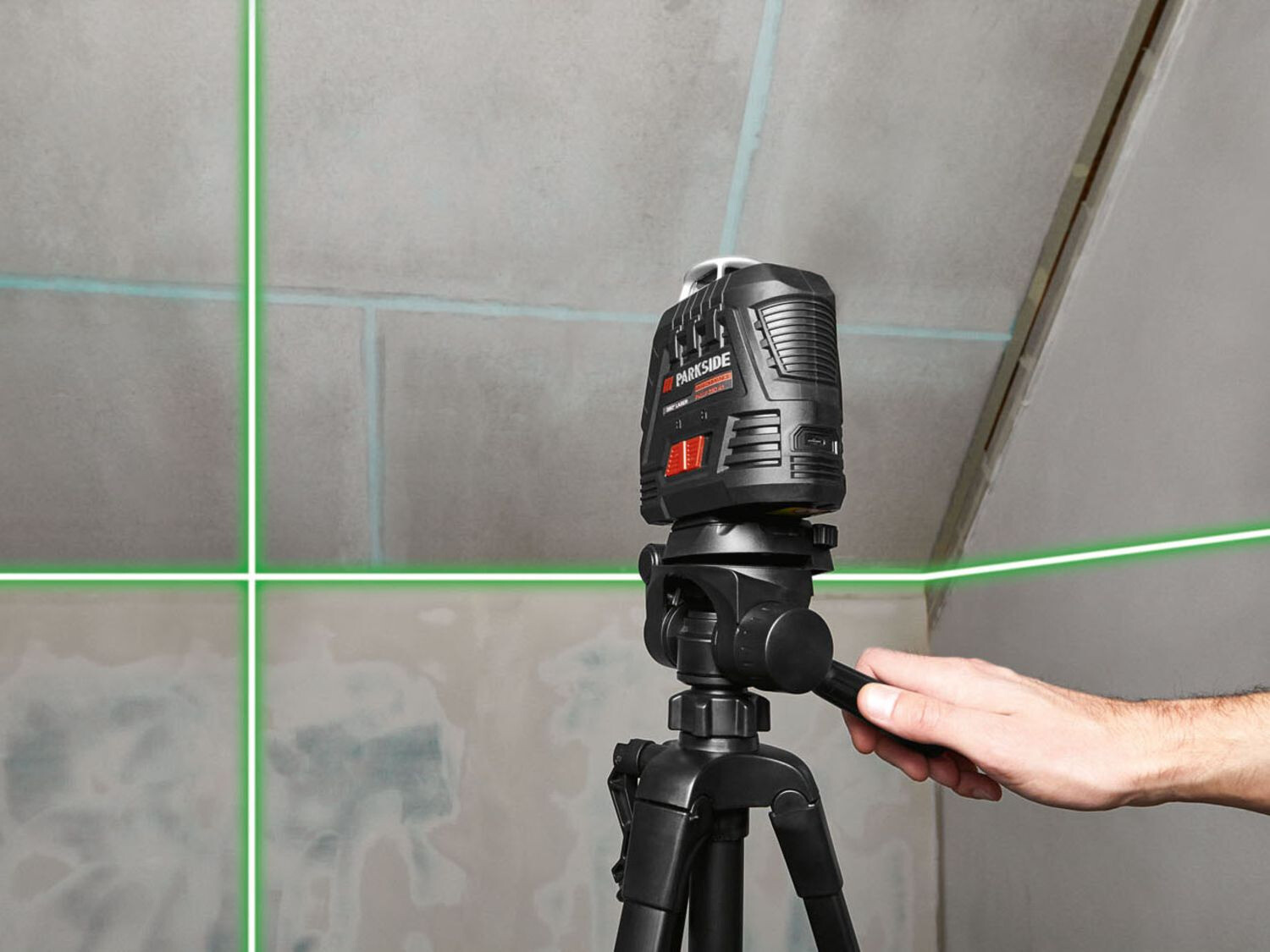 Niveau laser 360° PARKSIDE PERFORMANCE PKLLP pour corriger les murs obliques