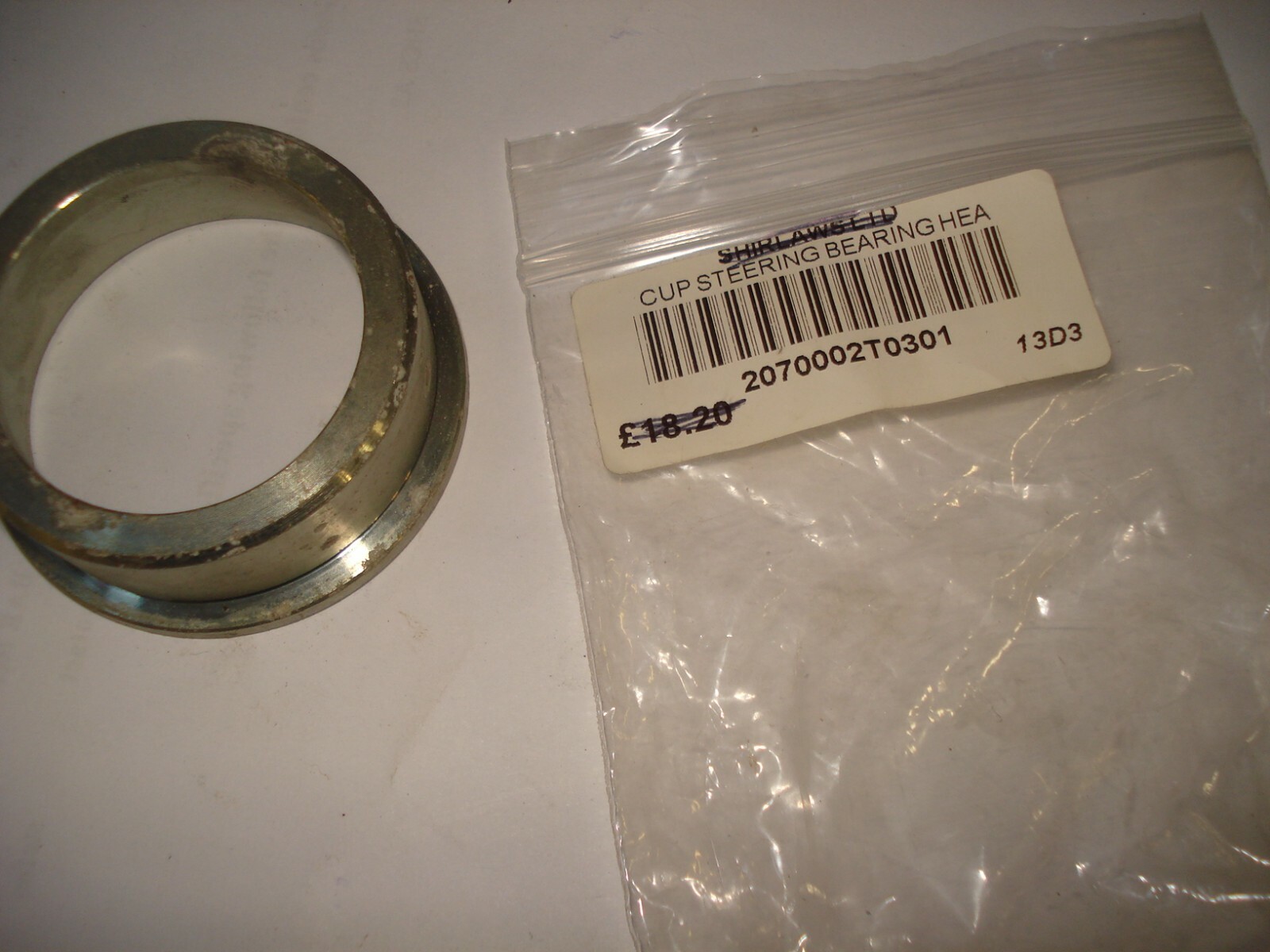 TRIUMPH Early 90's 3 & 4 Cylinder Steering Bearing Cup 2070002T0301 N.O