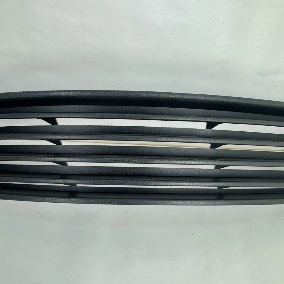 Grelha de para-choque externa inferior direita dianteira cobalto Chevrolet 2005 - 2008 fabricante de equipamento original 15246806 - Imagem 4 de 4