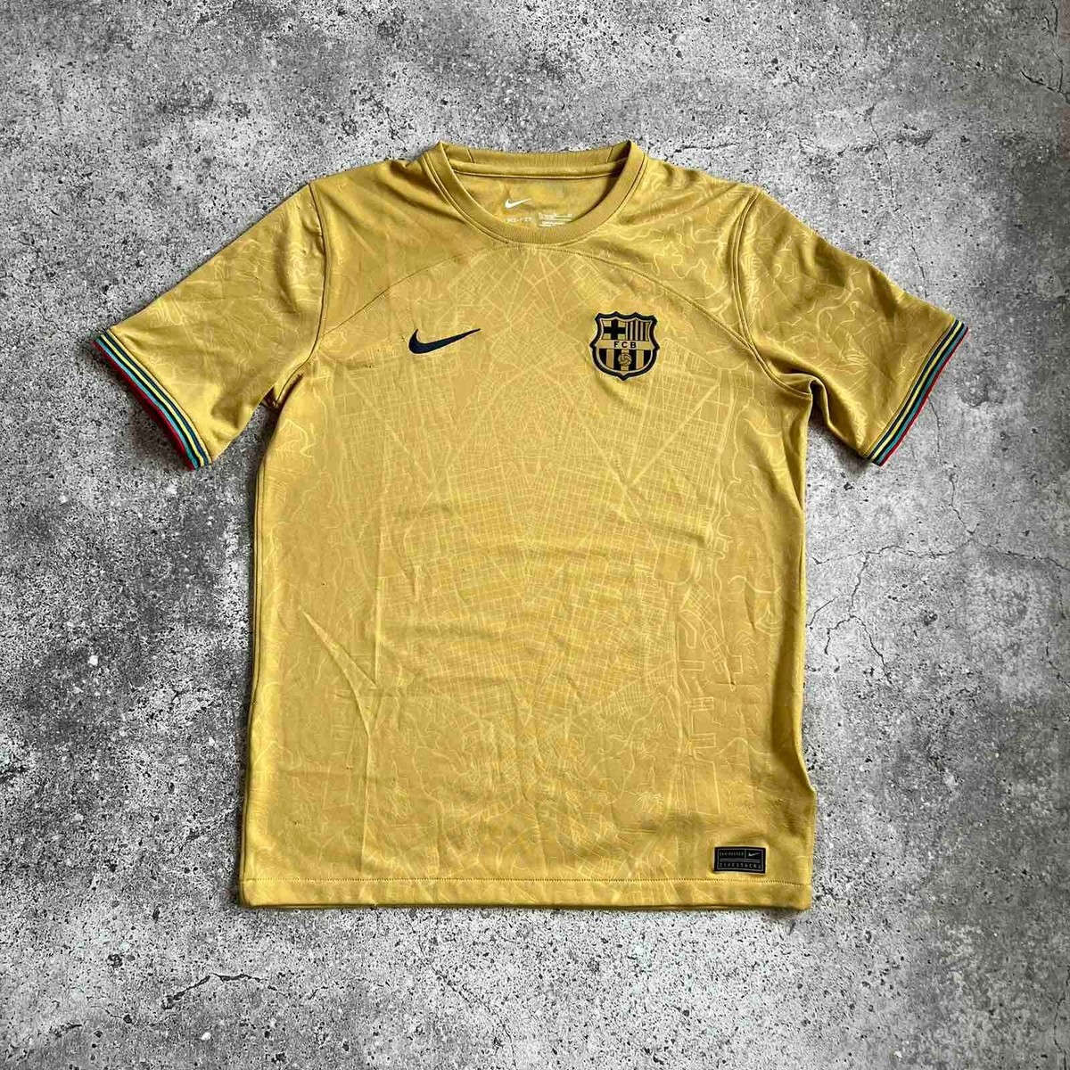 FC Barcelona ゴールドジャージ Nike s-l400.jpg