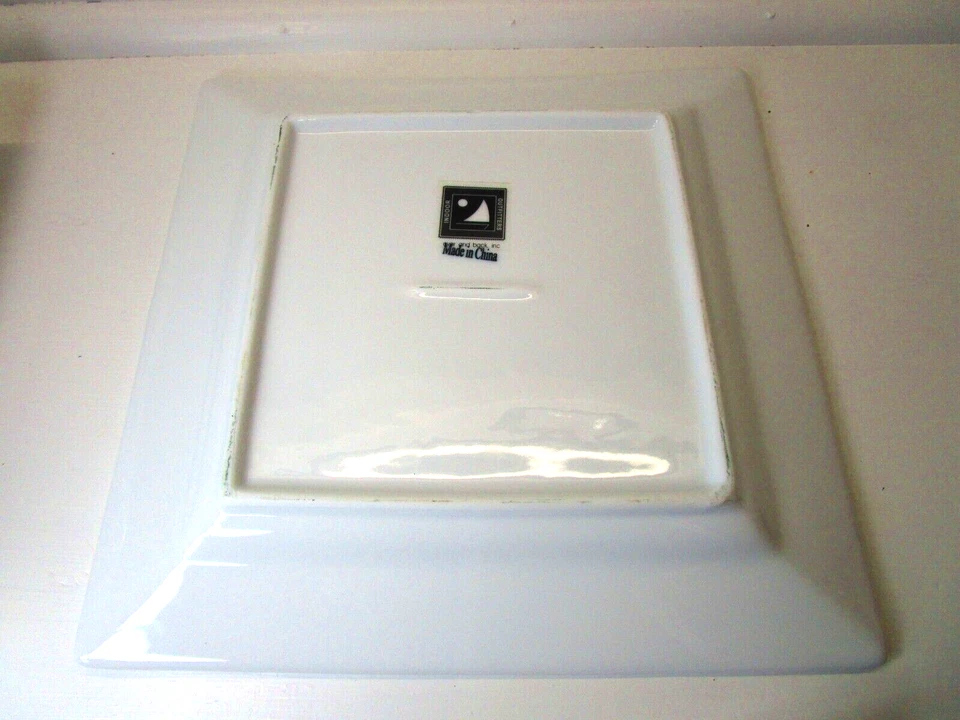 Комплект из 4 квадратных обеденных тарелок белый сверху и сзади от Indoor Outfitters 10,5 дюйма - Изображение 4 из 4