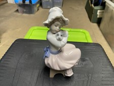 Nao LLADRU00F3 Figurine Girl with Puppy
