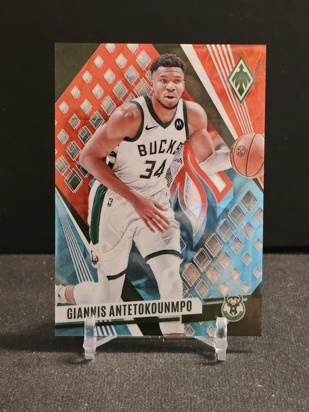 2023-24 Panini Phoenix Giannis Antetokounmpo Fire & Ice /25 #176 Bucks