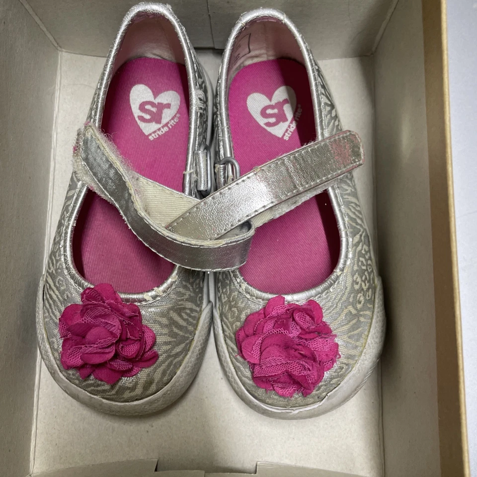 Stride Rite Chloe Niñas 7 M Plateado y Blanco con Lazo Rosa y Correa Ajustable Foto 2 de 4