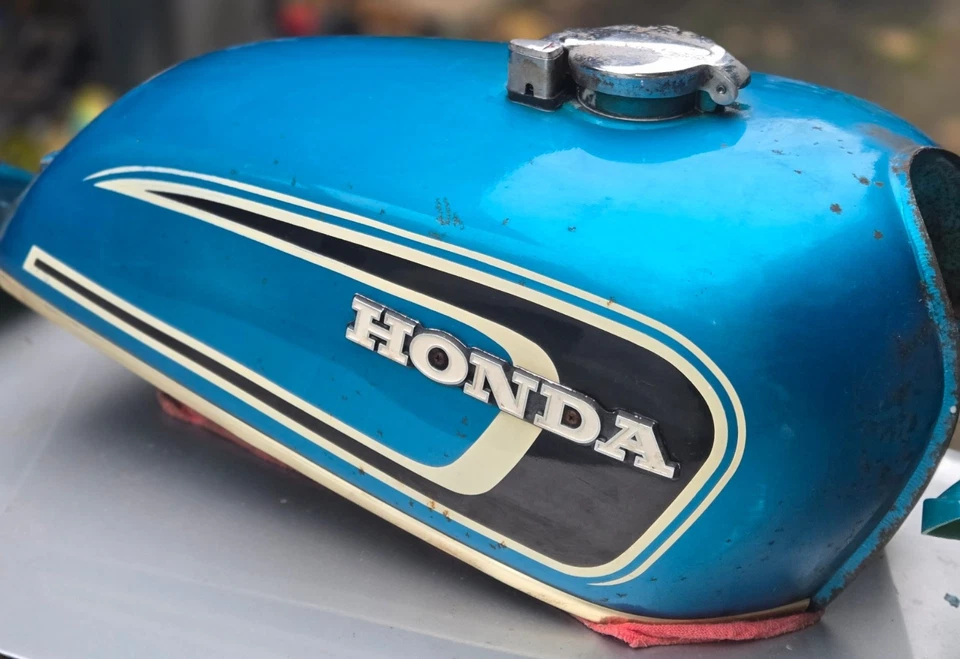 1974-1976 Honda CB360T, L & R Side Covers & Gas Tank - Image 3 of 4