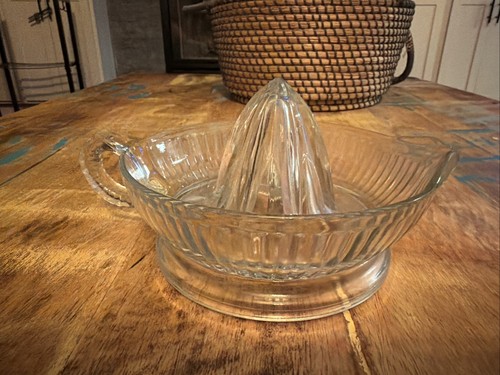 Vintage Anchor Hocking Glass Citrus Juicer Reamer Ribbed w/ Handle & Pour Spout