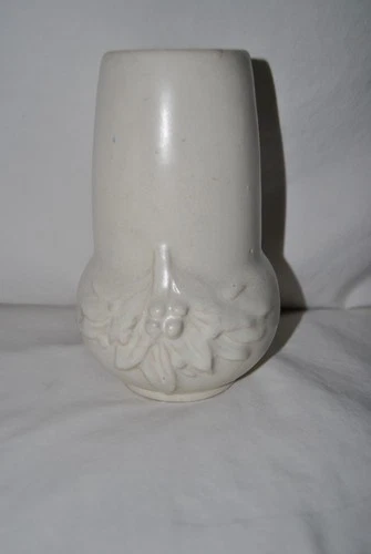 Mccoy Stoneware Leaf And Berry Stovepipe Vase Matte White