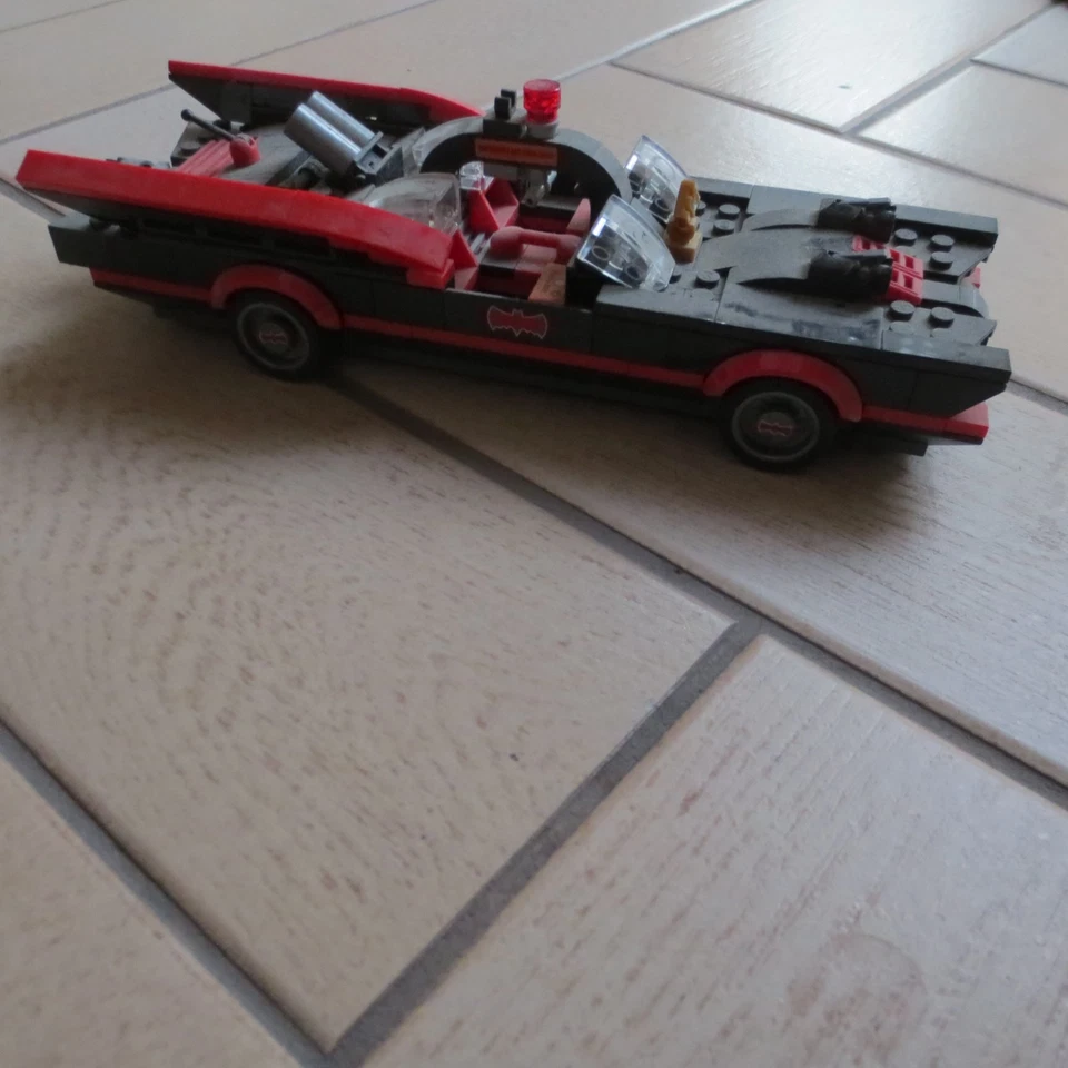 USED LEGO 76052 DC COMICS SUPER HEROES BATMAN CLASSIC TV SERIES VEHICLES LOT  - Image 3 of 4