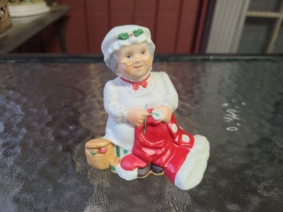 Vintage 1984 ''Have A Loving Christmas'' Mrs. Claus Figure HOLIDAY PRESENT SANTA