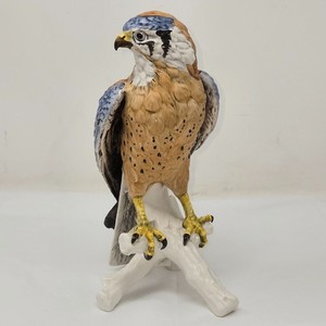 VINTAGE GOEBEL W. GERMANY SPARROW HAWK BIRD CV 110 PORCELAIN STATUE FIGURINE 9"