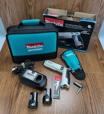 Makita TD020D 7.2V Rechargeable Pen Impact Driver 2 Batteries & Charger Used