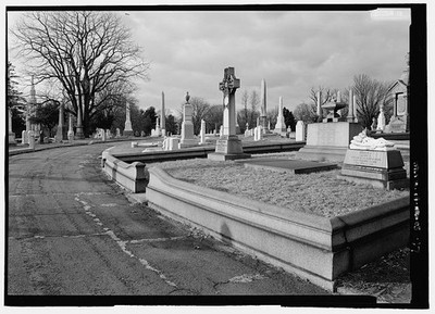 17. VIEW OF THE OUTER RING OF CENTER CIRCLE, LOOKING NORTH. GRANITE COPING