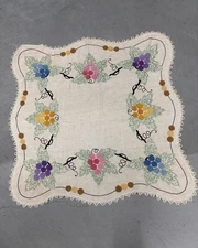 Vintage 1940s–50s Hand-Embroidered Linen Tablecloth – Scalloped Edge – 30x30