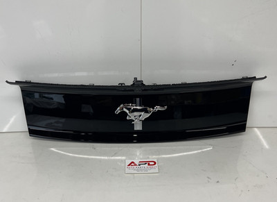 PO#26 OEM 2015-2017 Ford Mustang V6 Deck Lid Finish Panel Emblem