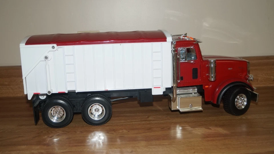 Camión de volteo Peterbilt Big Farm Grain de colección por ERTL 21,3" DE LARGO por 8,0" de ALTO Foto 4 de 4