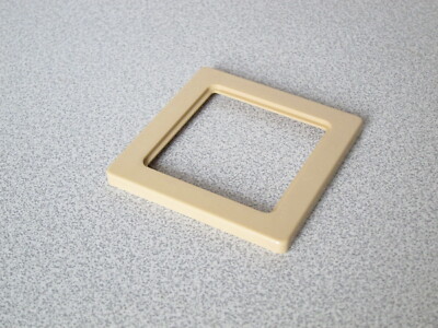 KOPP Zwischenrahmen für 50 x 50 mm Normgeräte VISION beige UP Unterput ZW Blende