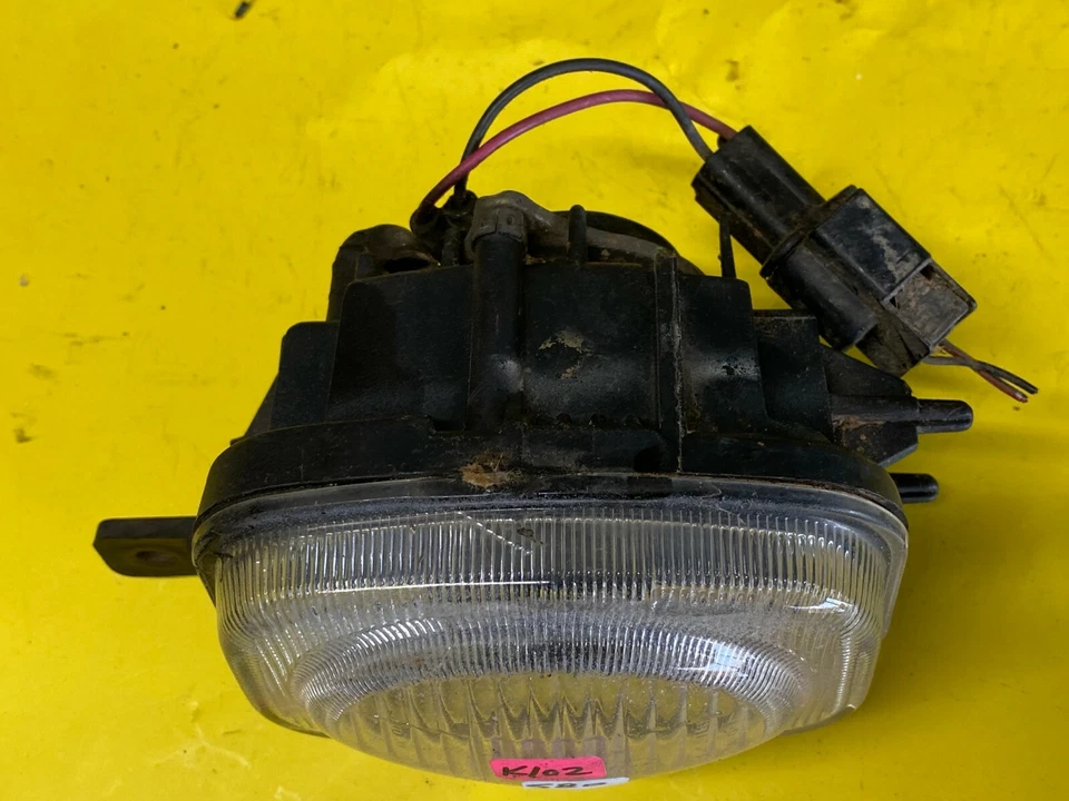 2001  MITSUBISHI ECLIPSE FRONT RIGHT PASSENGER SIDE FOG LIGHT LAMP OEM - Image 2 of 4
