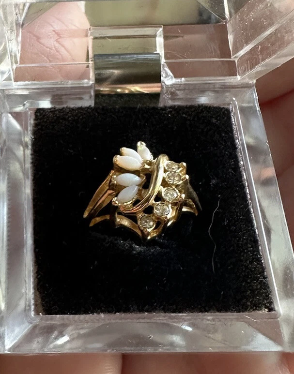 Anillo racimo de ópalo y cristal genuino vintage talla 8 tono dorado con caja transparente Foto 3 de 4