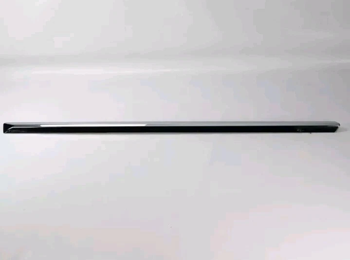 Moldura puerta delantera izquierda cromada Cadillac Escalade 07-14 OEM 15876405 Foto 3 de 4