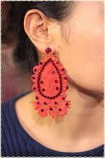 Orecchini in pizzo macrame rosso pendenti artigianali con strass e punto luce