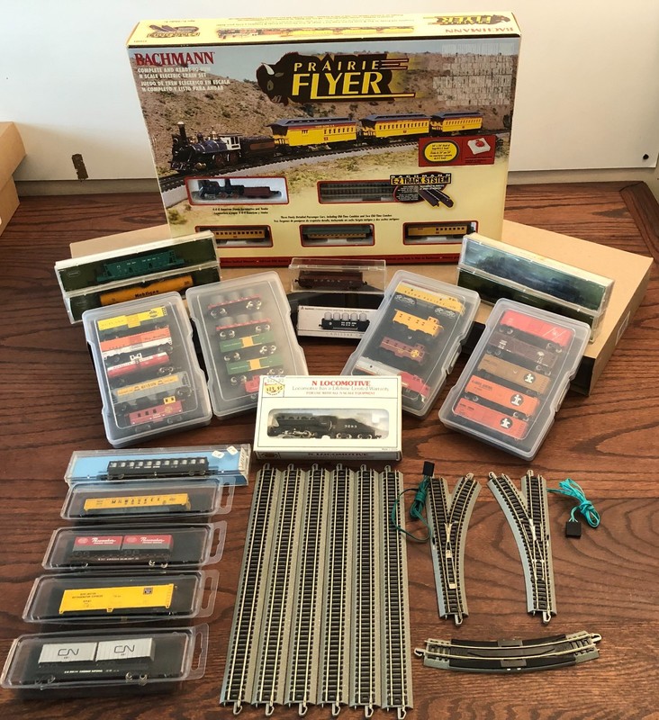 Bachmann N - Prairie Fly Starter Set Lot 1 - 4 Engines 28 Cars 25pcs EZ Track