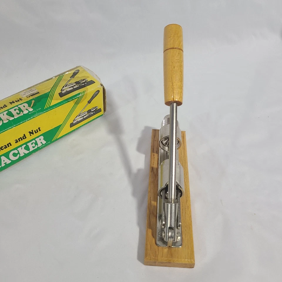 Vintage Duke's Easy Pecan and Nut Cracker In Original Box Steel & Wood Excellent - Image 3 of 4