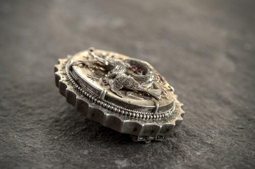 SUPERB UNUSUAL ANTIQUE VICTORIAN ENGLISH SILVER GARNET LOVEBIRDS LOCKET BROOCH - Picture 5 of 9