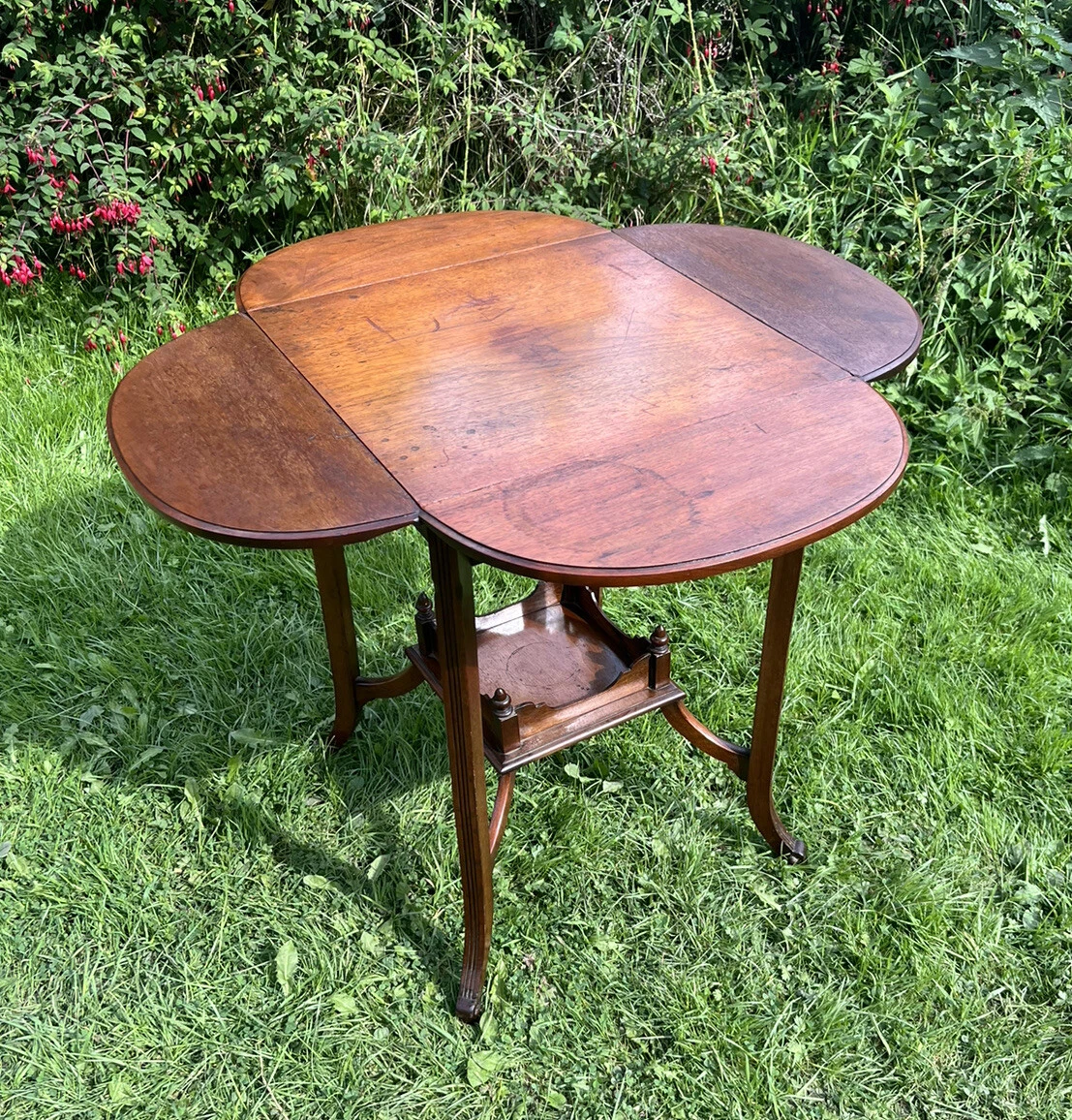 Antique table with folding sides deals