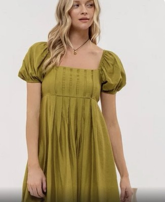 NWT Blu pepper pleated front mini dress with puff sleeve details size medium