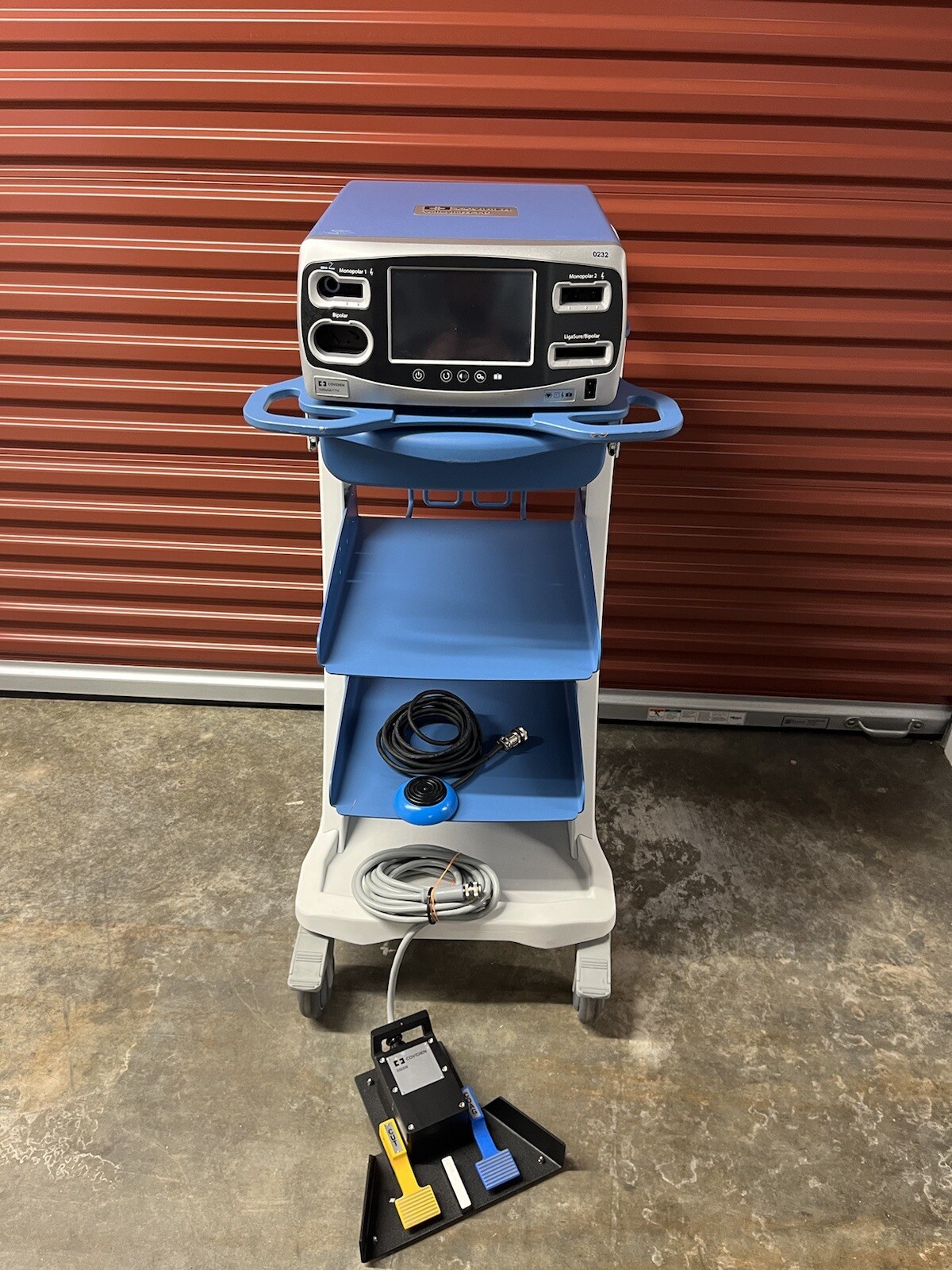 Covidien Valleylab FT10 Electrosurgical Unit With Cart Foot Pedals